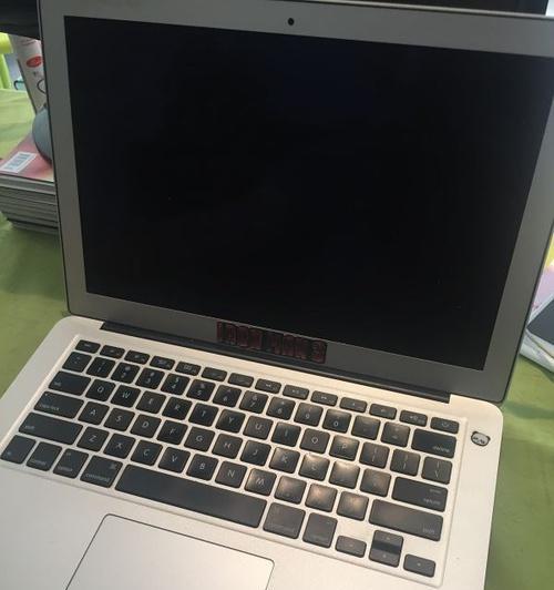 如何解决长时间闲置导致无法开机的MacBook问题（了解电池问题的关键）